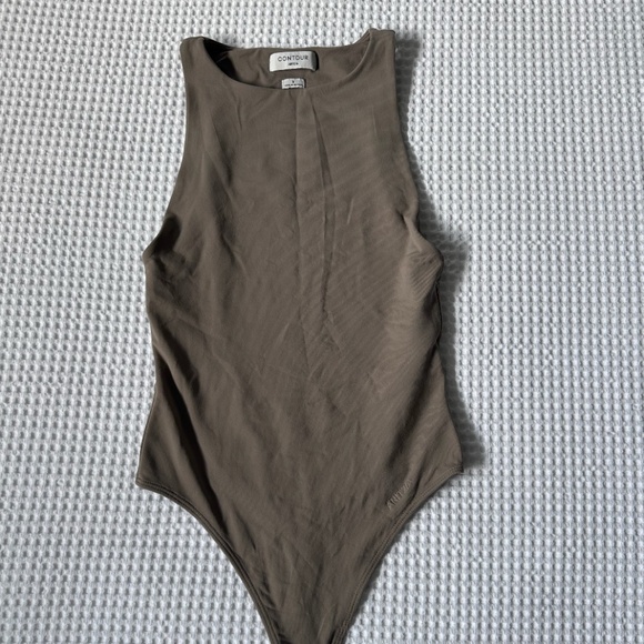 Aritzia 90's Bodysuit in Modern Taupe - Picture 1 of 3